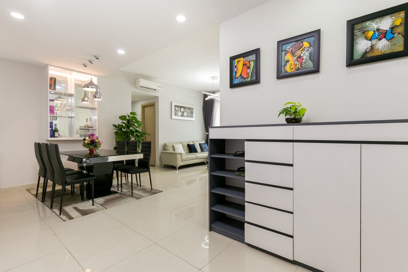 Bàn ăn căn hộ RiverGate